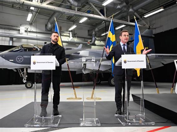 Украина од Шведска набавува 150 моќни воени авиони „Грипен“ (ВИДЕО)