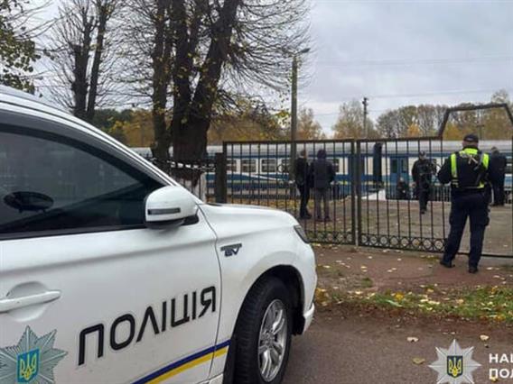 Маж детонира експлозивна направа на железничка станица во Украина, тела на сите страни (Вознемирувачко) 