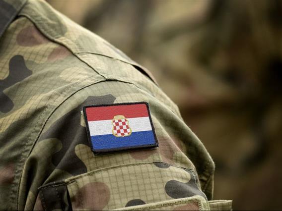 Хрватска и официјално воведе задолжително служење на воен рок- првите регрути во касарните ќе влезат на почетокот на 2026. 