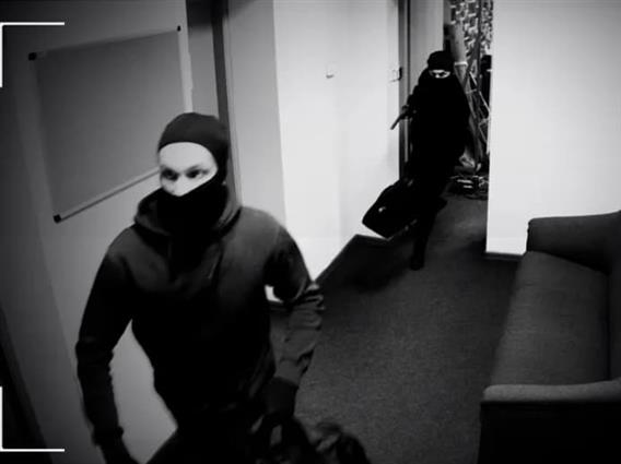 Уште еден филмски грабеж, полицијата немоќна: Како сцена од „Невозможна мисија“ (ВИДЕО)