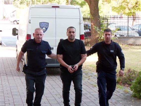 Единаесет месеци затвор за татко што нападна малолетни фудбалери во Штип