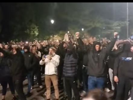 Видео: Протест пред зградата на црногорската Влада, демонстрантите извикуваа „Нема мигранти“ и „Турци надвор“