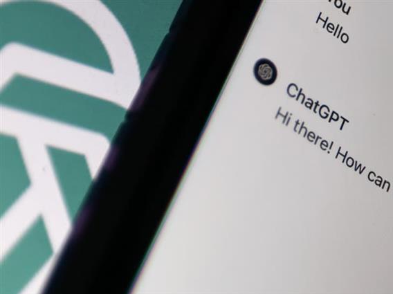 Американски сенатори бараат да им се забранат Четботови на малолетници: Ги поттикнуваат на самоубиства 