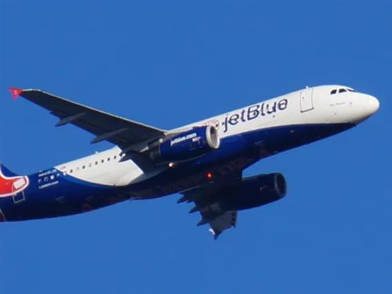 Патнички авион нагло изгуби 5.000 метри височина- патниците удриле во таванот, има повредени