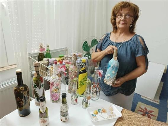 Ленче им дава душа на старите стаклени предмети