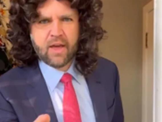 Американскиот потпретседател ги запали социјалните мрежи со порака за Ноќта на вештерките (ВИДЕО)