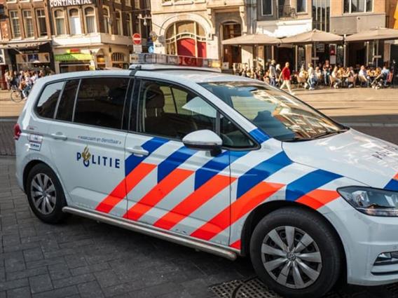 Пукотница во Ротердам: Полицијата на улица затекнала тешко ранет маж