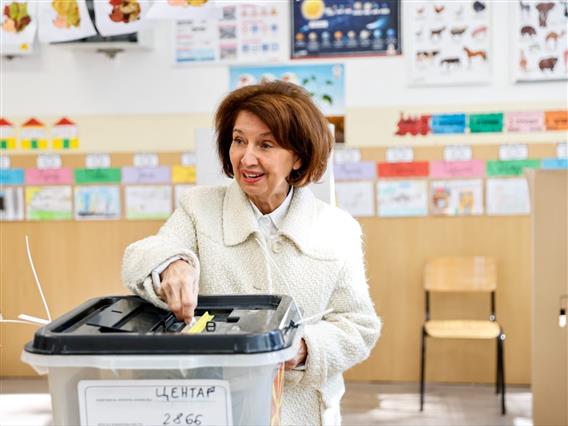 Сиљановска-Давкова гласаше на вториот круг од локалните избори 2025 година