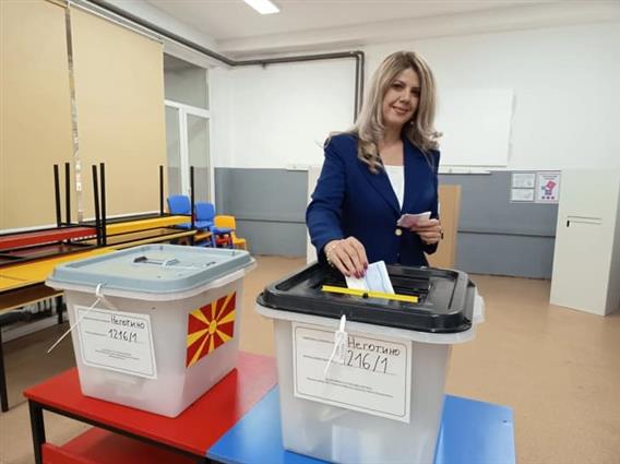 УЖ на ВМРО-ДПМНЕ: Неготино ја доби првата жена градоначалничка  - Марија Нацева