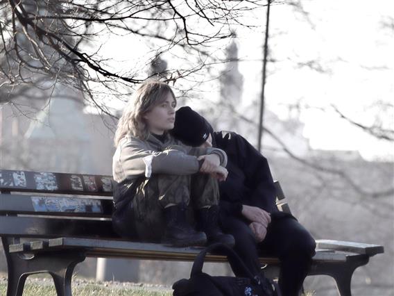 Генерацијата Z ги менува правилата на љубовта: Порано првиот состанок значеше можност за врска, а денес...