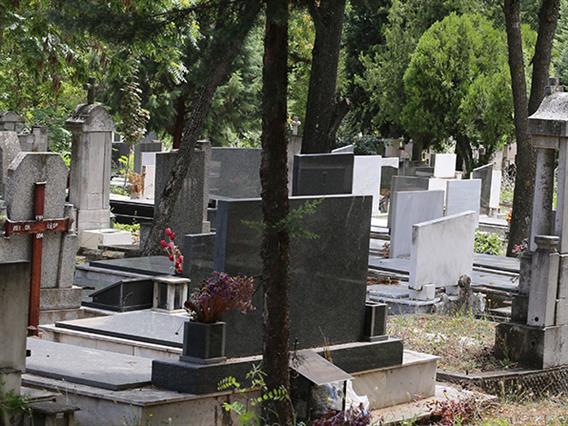 Лажен поп пеел на гробиштата во Ѓорче Петров за Задушница