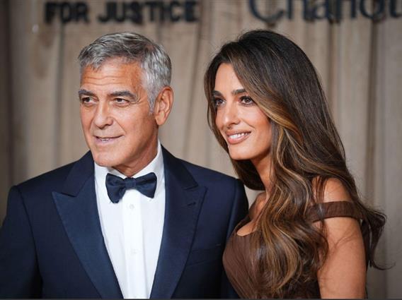 Фото: Амал Клуни никогаш не прави моден кикс