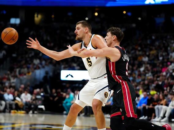 Видео: Денвер го победи Мајами, Јокиќ оствари трипл-дабл