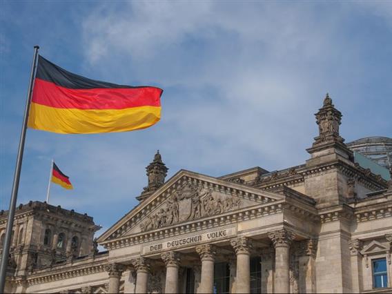 Германската полиција упадна во Бундестагот- извршен е претрес во канцеларијата на екстремен десничар 