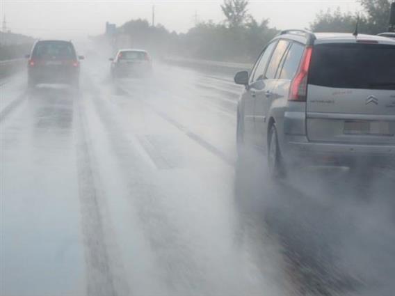 Сообраќајот по влажни коловози, нема подолги задржувања на границите