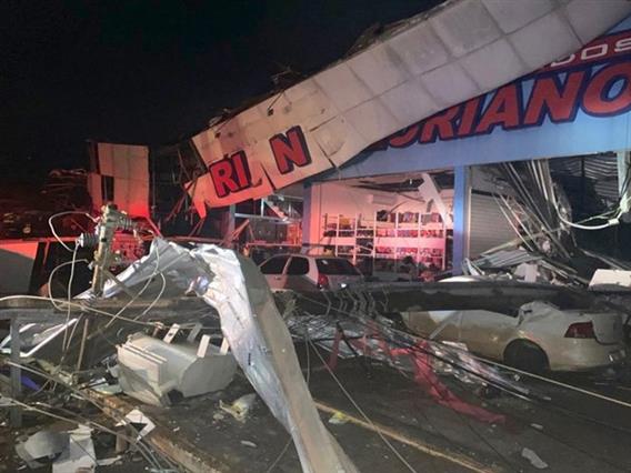 Торнадо направи пустош во Бразил: Најмалку шестмина загинати и над 700 повредени (ВИДЕО)