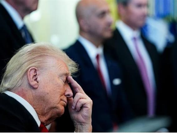 Дали Трамп „задрема“ среде состанок во Овалната соба- од Белата куќа демантираат (ВИДЕО)