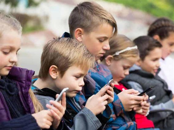 Хрватска наскоро целосно ќе ги забрани мобилните телефони во училиштата
