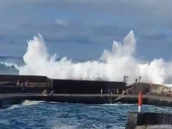 Огромен бран збриша туристи во шпанско летувалиште- двајца загинати, 15 повредени (ВИДЕО)