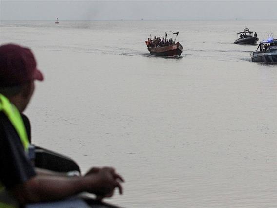 Брод со 90 мигранти потона меѓу Малезија и Тајланд, исчезнаа уште два брода