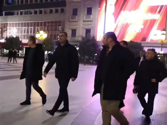 Премиерот Христијан Мицкоски во вечерна обиколка на Скопје (видео)