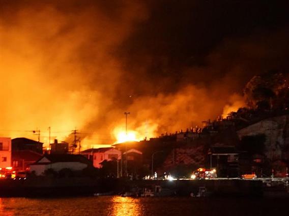 Смртоносен пожар во Јапонија: Уништени најмалку 170 куќи