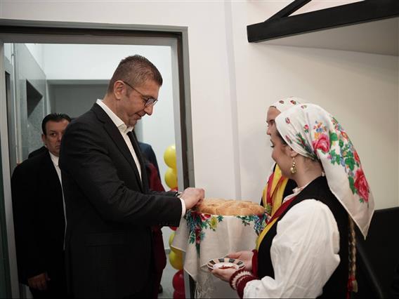 Мицкоски во Тирана на отворање на новите канцеларии на Македонското здружение „ВМРО-ДПМНЕ Албанија“