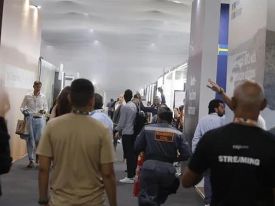 Голем пожар на климатскиот самит во Бразил- делегатите бегаат во паника (ВИДЕО)