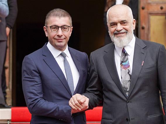 Мицкоски се сретна со Рама на Самитот на лидерите „Нашиот пат кон ЕУ“ во Тирана