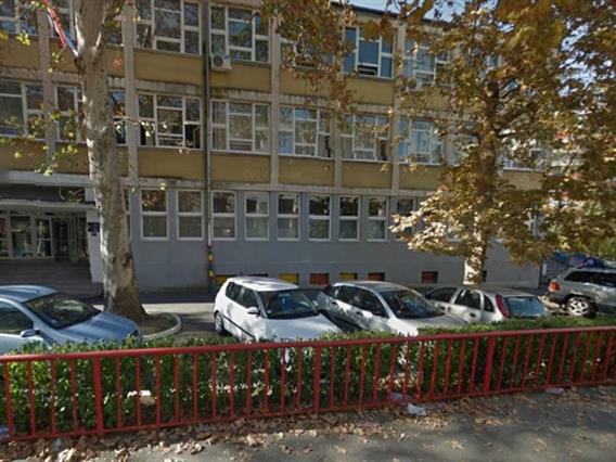 Маскирани напаѓачи со димни бомби загрозиле 400 ученици во гимназија во Белград 