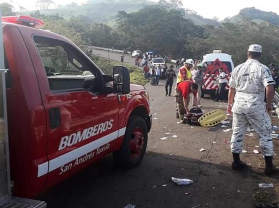 Најмалку десет луѓе загинаа во автобуска несреќа во Мексико