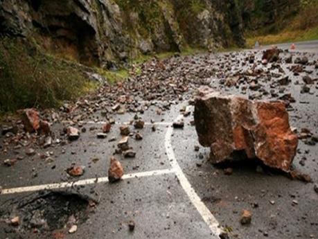 Одрон на патот Крива Паланка – Деве Баир, сообраќајот во прекин