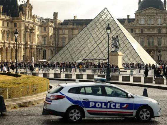 Уапсено четврто лице за грабежот на Лувр