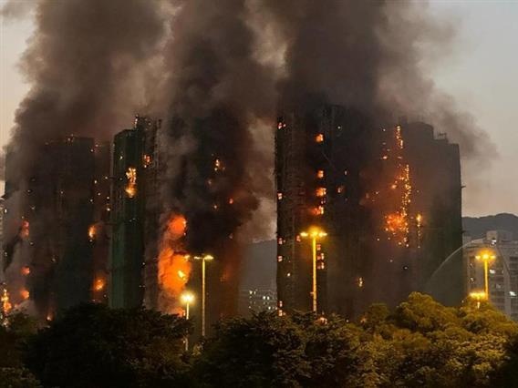 Видео-Фото: Горат згради во Хонг Конг, има загинати