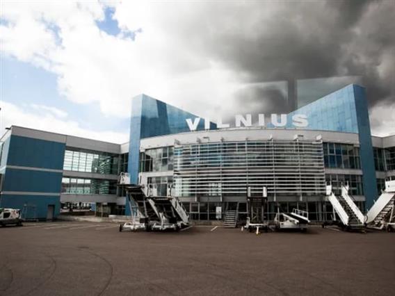 Авион се излизга на писта при слетување- драма во Вилнус (ВИДЕО)