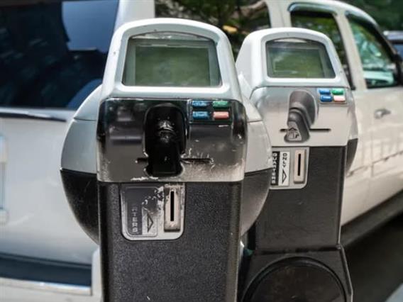 Комуналец во Германија станал милионер- со години ги ограбувал паркинг автоматите 