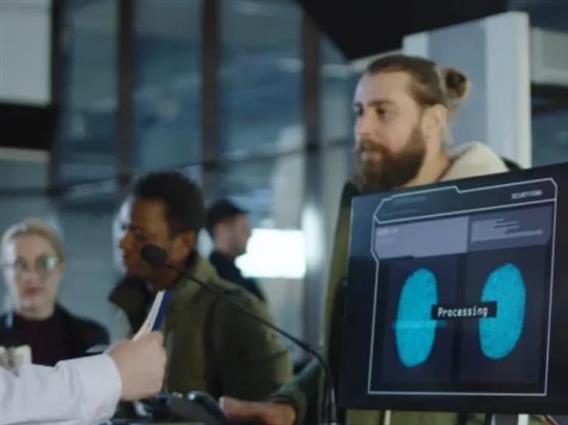 Хаос на Шенген границите поради новите правила- системот „паѓа“, патниците чекаат со часови