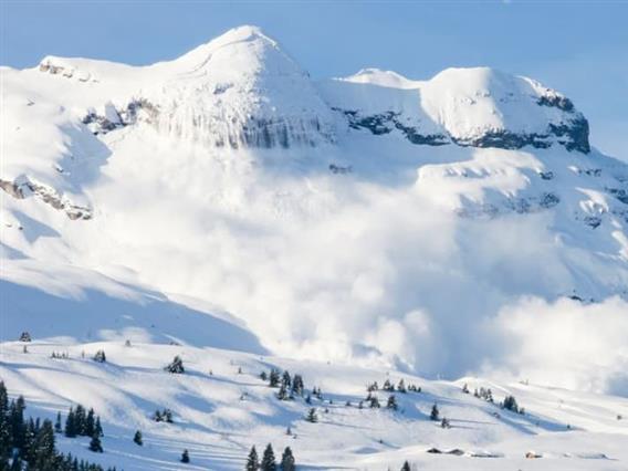 Драма во Австрија: Лавина затрупа скијачи во популарен ски центар 