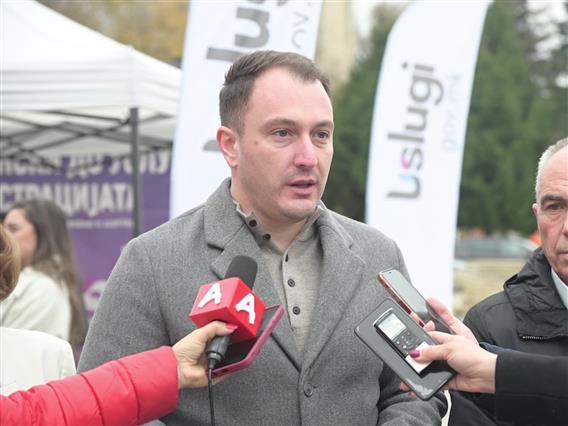 Андоновски: 20.800 студенти веќе купиле електронски уреди со ваучер