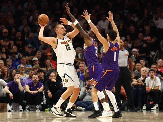 Видео: Јокиќ го предводеше Денвер до нова победа над Феникс