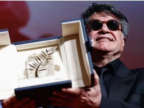 Иран го осуди наградуваниот режисер Панахи на една година затвор