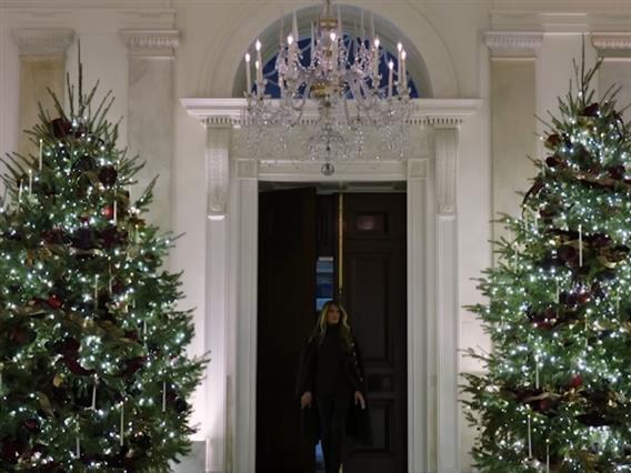 Видео: Меланија Трамп ја претстави Белата куќа во божиќно руво