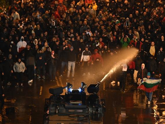 Радев: Оставка на Владата на Бугарија е неодложна, предвремени избори се единствен излез (ВИДЕО)