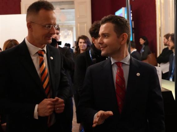 Средба Муцунски-Сијарто на министерскиот состанок на ОБСЕ во Виена