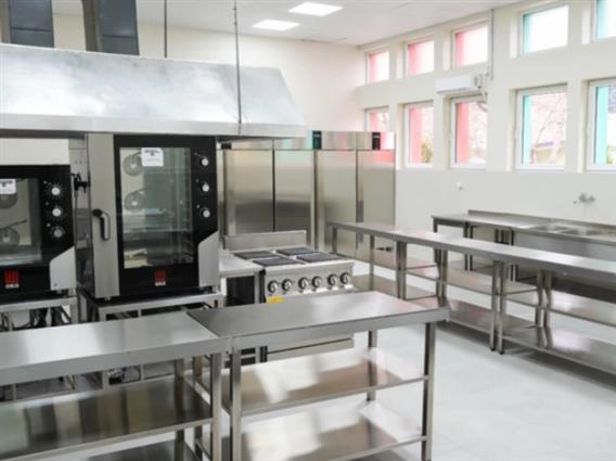 Инспектори на АХВ повторно земаа брисеви од кујната на ОУ „Димо Хаџи Димов“, вработените на вонредни здравствени санитарни прегледи