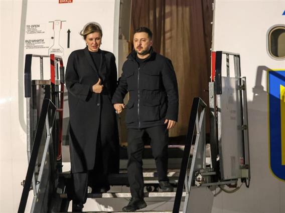 Воени дронови тргнале кон авионот на Зеленски во близина на Ирска: Беа на неговата рута 