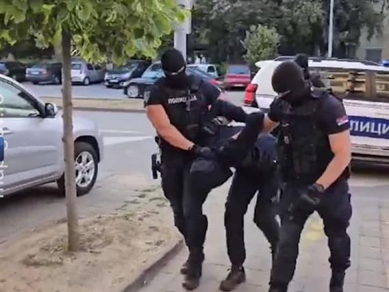 Скандал во Нови Сад: Наставник е приведен поради порнографија и искористување малолетници