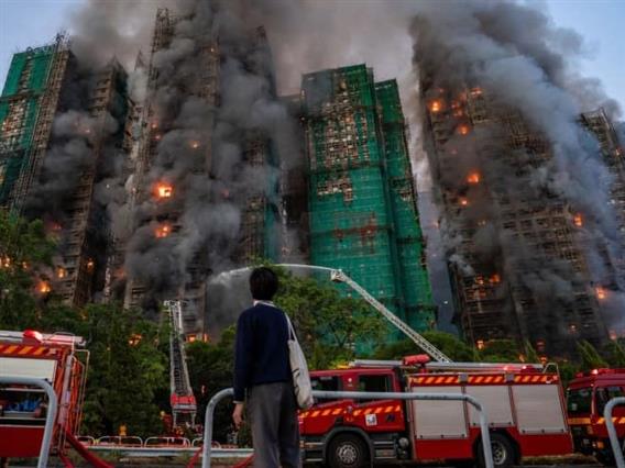 Полицијата во Хонг Конг уапси маж поради објави за смртоносниот пожар