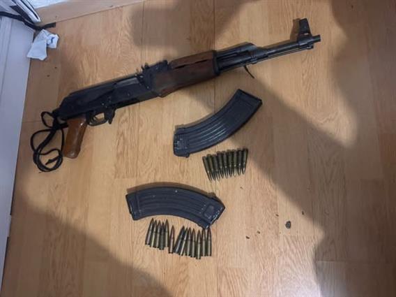 Жител на тетовско Орашје и Германка се приведени- пронајдено е оружје, дрога и муниција  