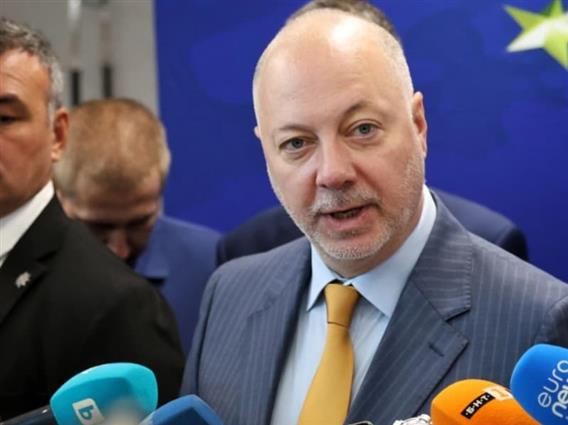 Падна владата на Бугарија, Жељазков не го издржа притисокот на народот